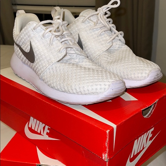 NIKE Woman White Roshe - Picture 2 of 7